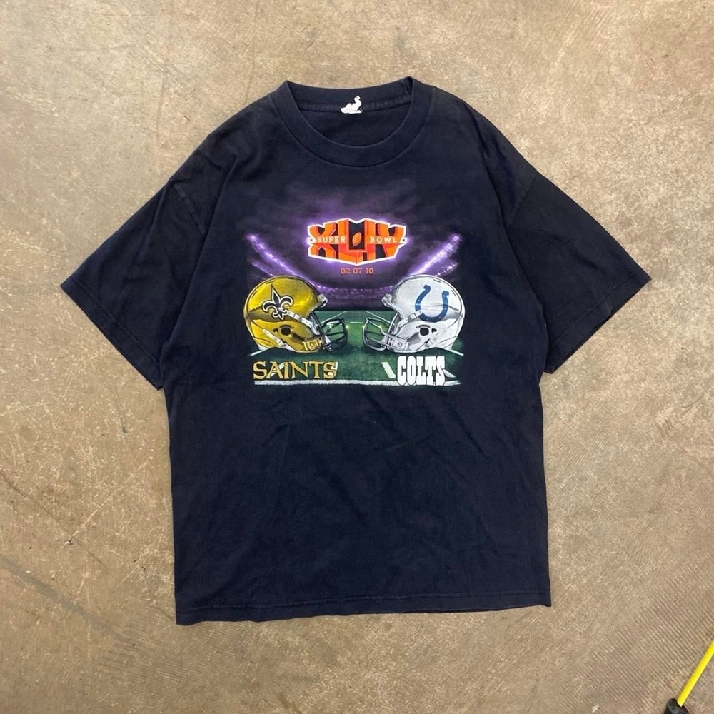 Vintage NFL 2010 Super Bowl XLIV Saints Vs Colts Helmet Lightning T-Shirt Size L